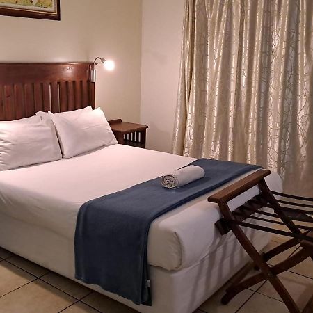 Green Door Guest House Мозел Бей Екстериор снимка