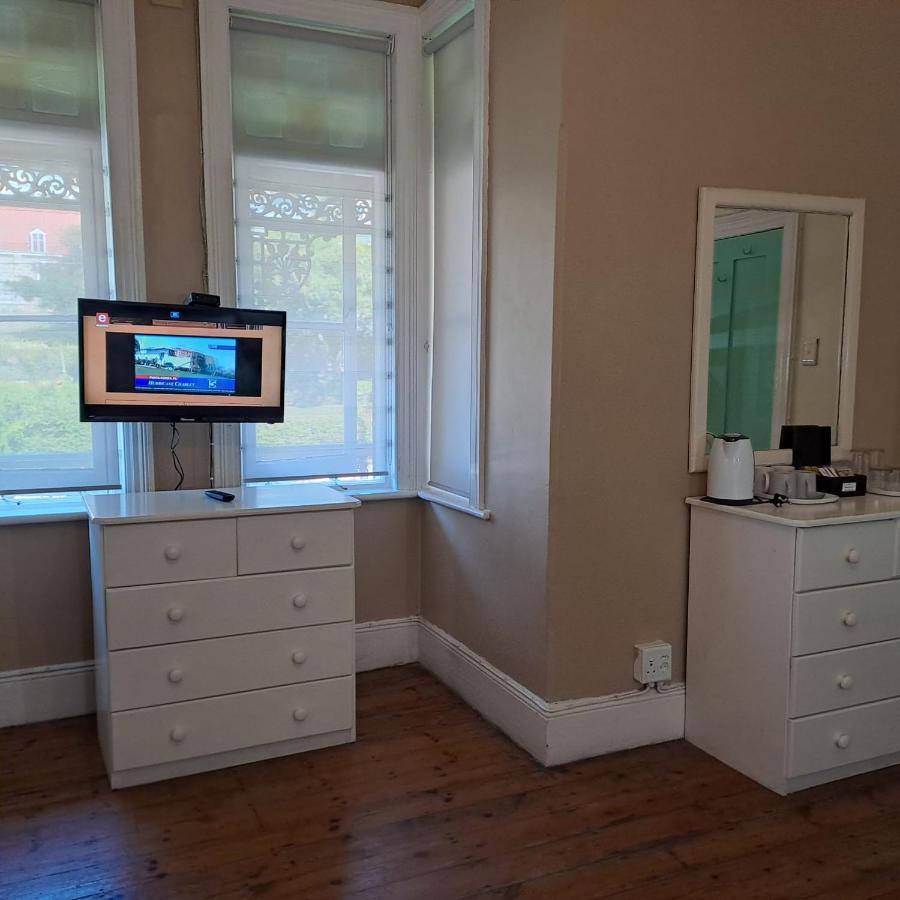 Green Door Guest House Мозел Бей Екстериор снимка