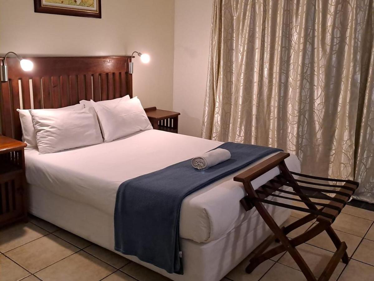 Green Door Guest House Мозел Бей Екстериор снимка