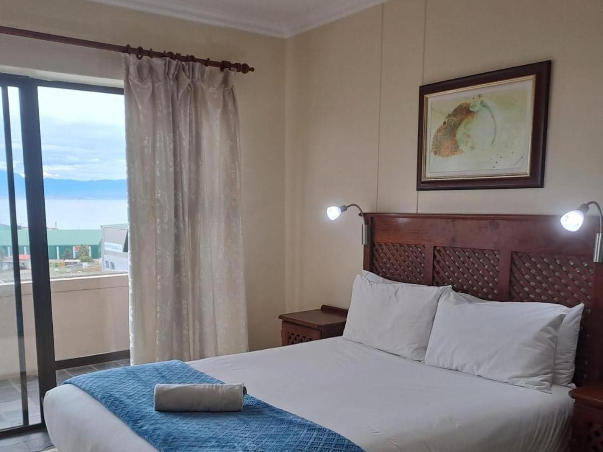 Green Door Guest House Мозел Бей Екстериор снимка