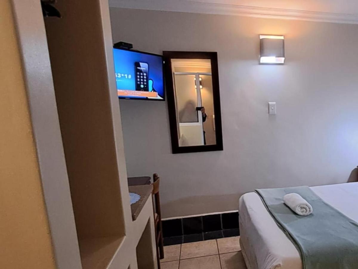 Green Door Guest House Мозел Бей Стая снимка