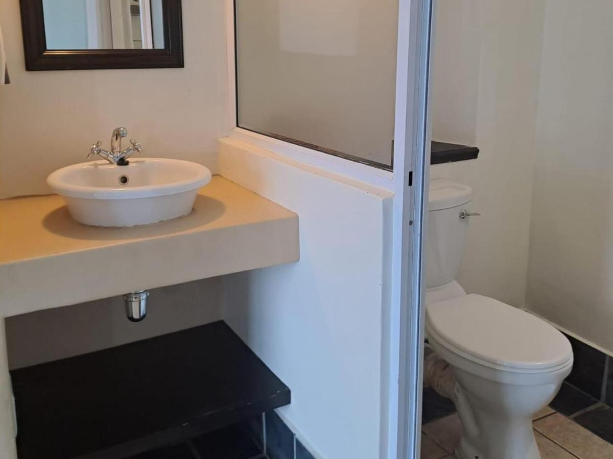 Green Door Guest House Мозел Бей Стая снимка