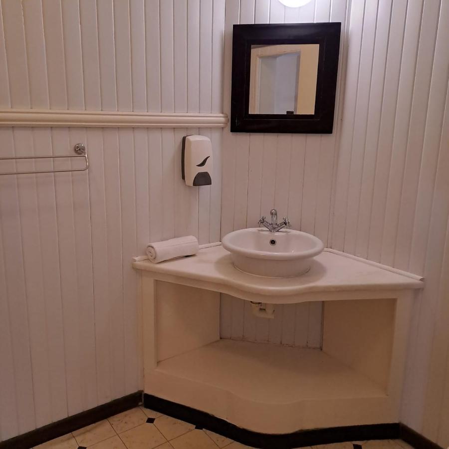 Green Door Guest House Мозел Бей Екстериор снимка
