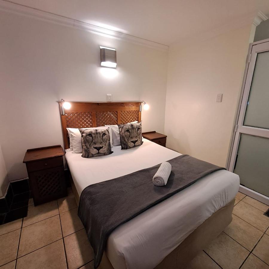 Green Door Guest House Мозел Бей Екстериор снимка