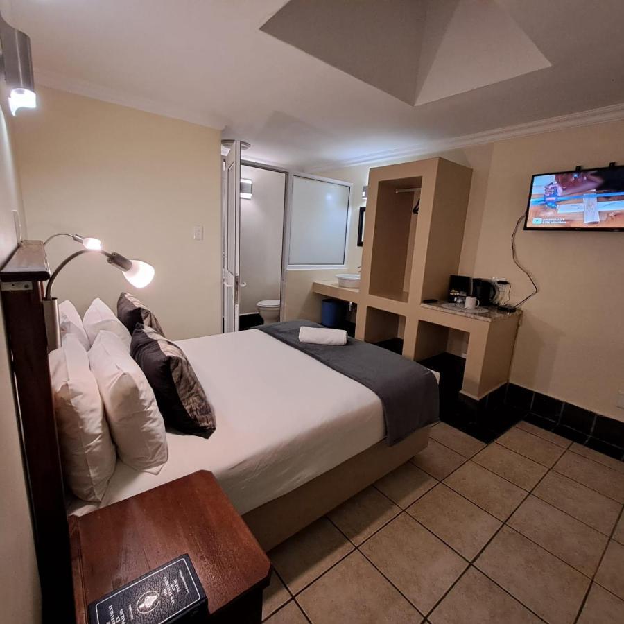Green Door Guest House Мозел Бей Екстериор снимка