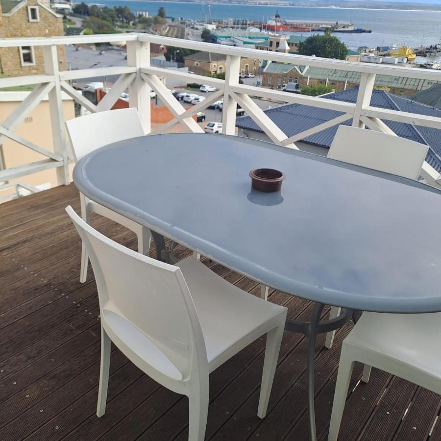 Green Door Guest House Мозел Бей Екстериор снимка