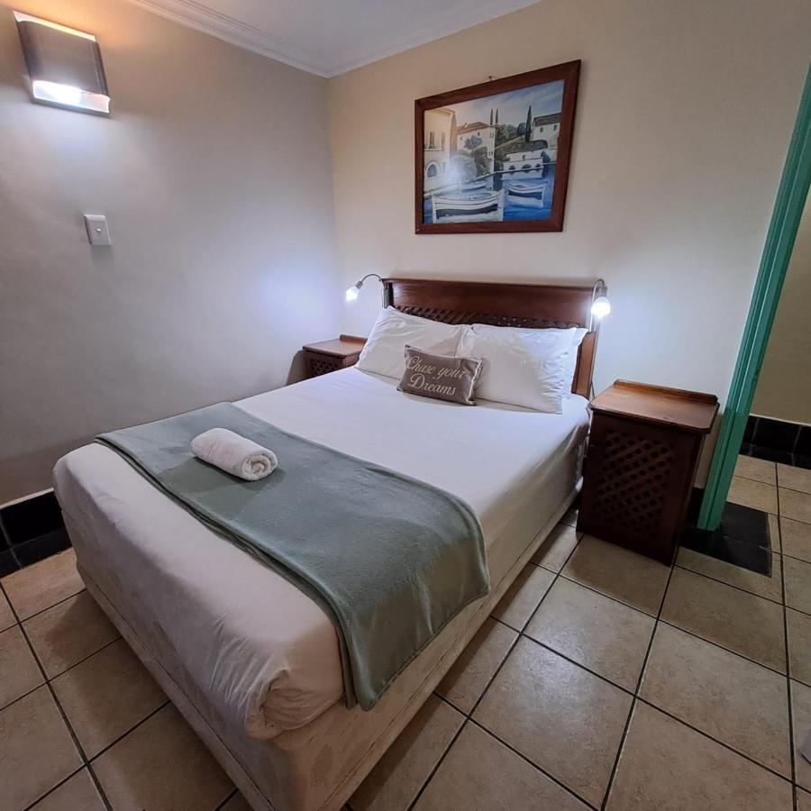 Green Door Guest House Мозел Бей Екстериор снимка