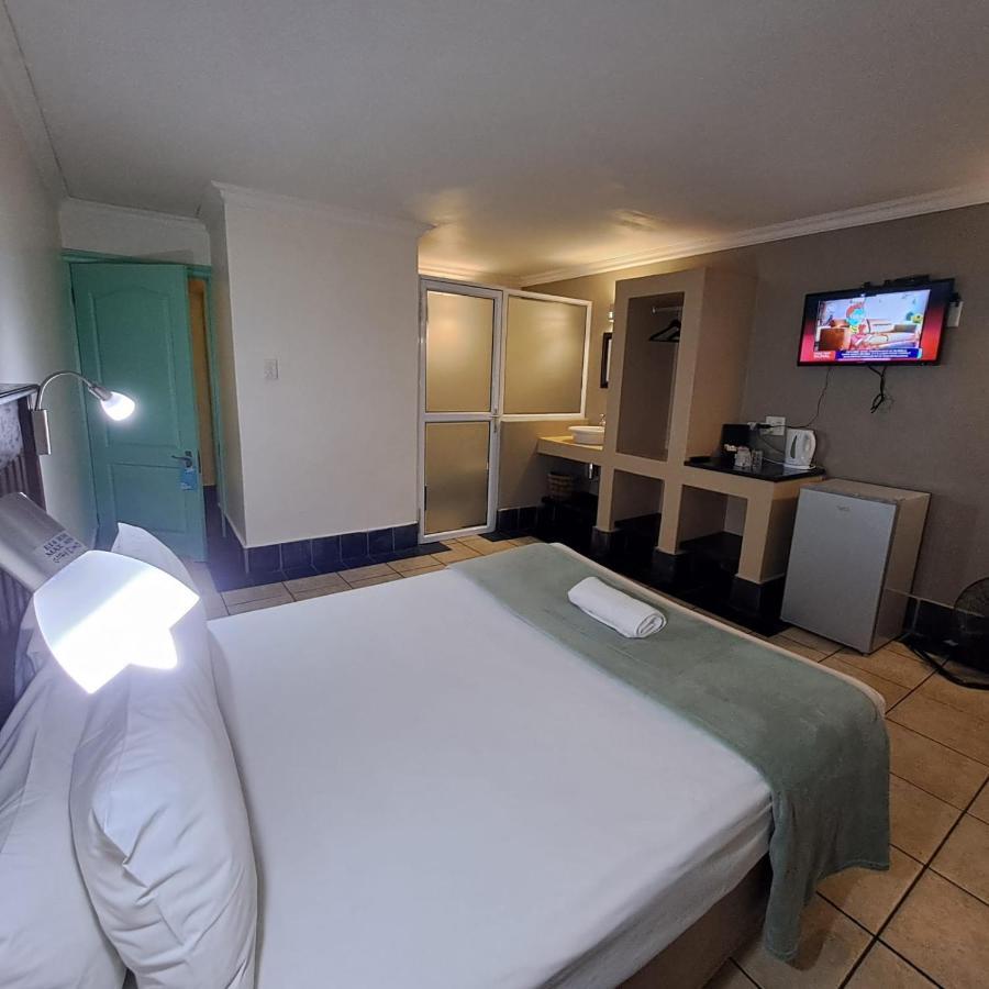Green Door Guest House Мозел Бей Екстериор снимка