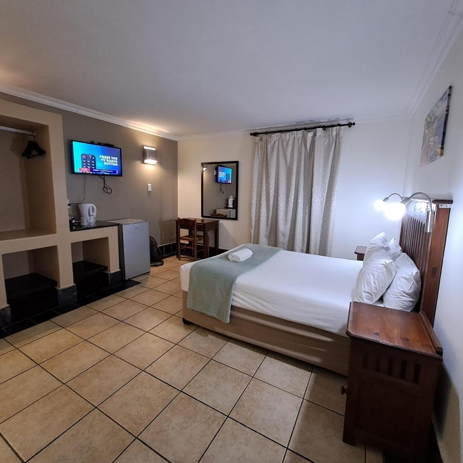 Green Door Guest House Мозел Бей Екстериор снимка