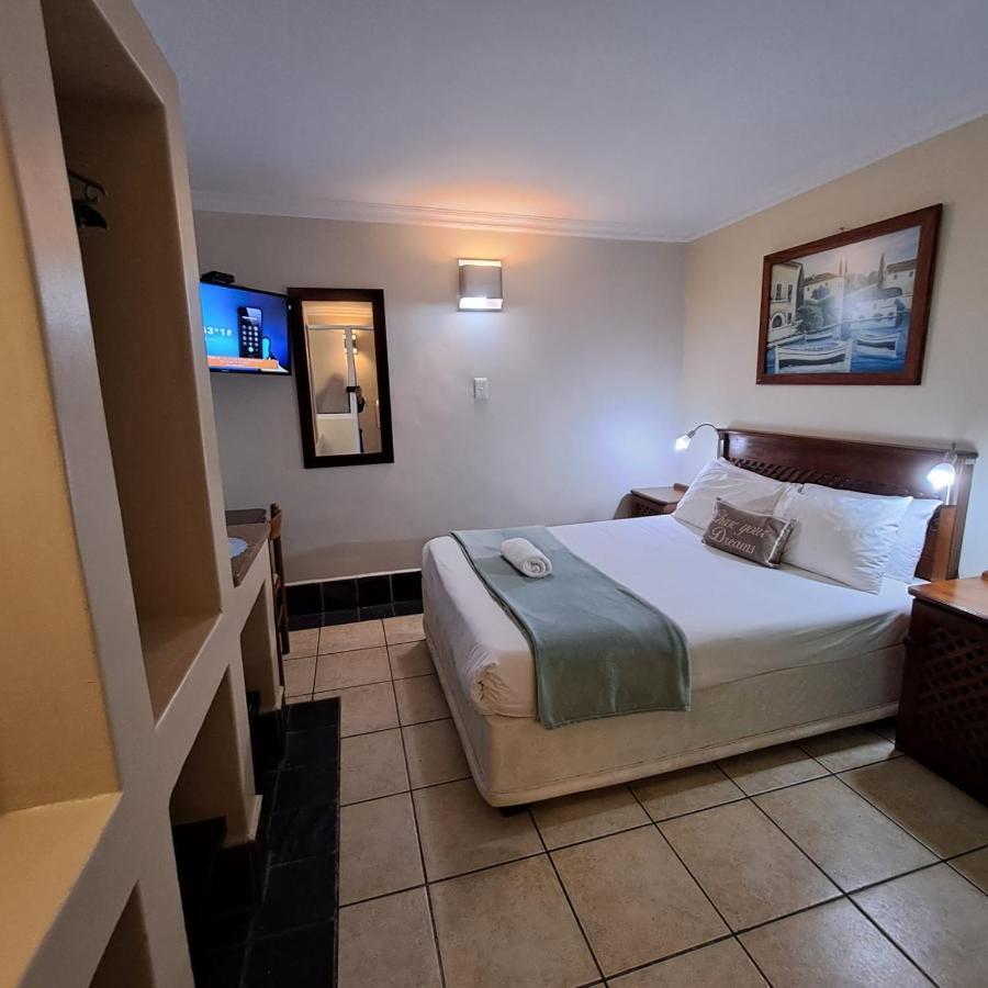 Green Door Guest House Мозел Бей Екстериор снимка
