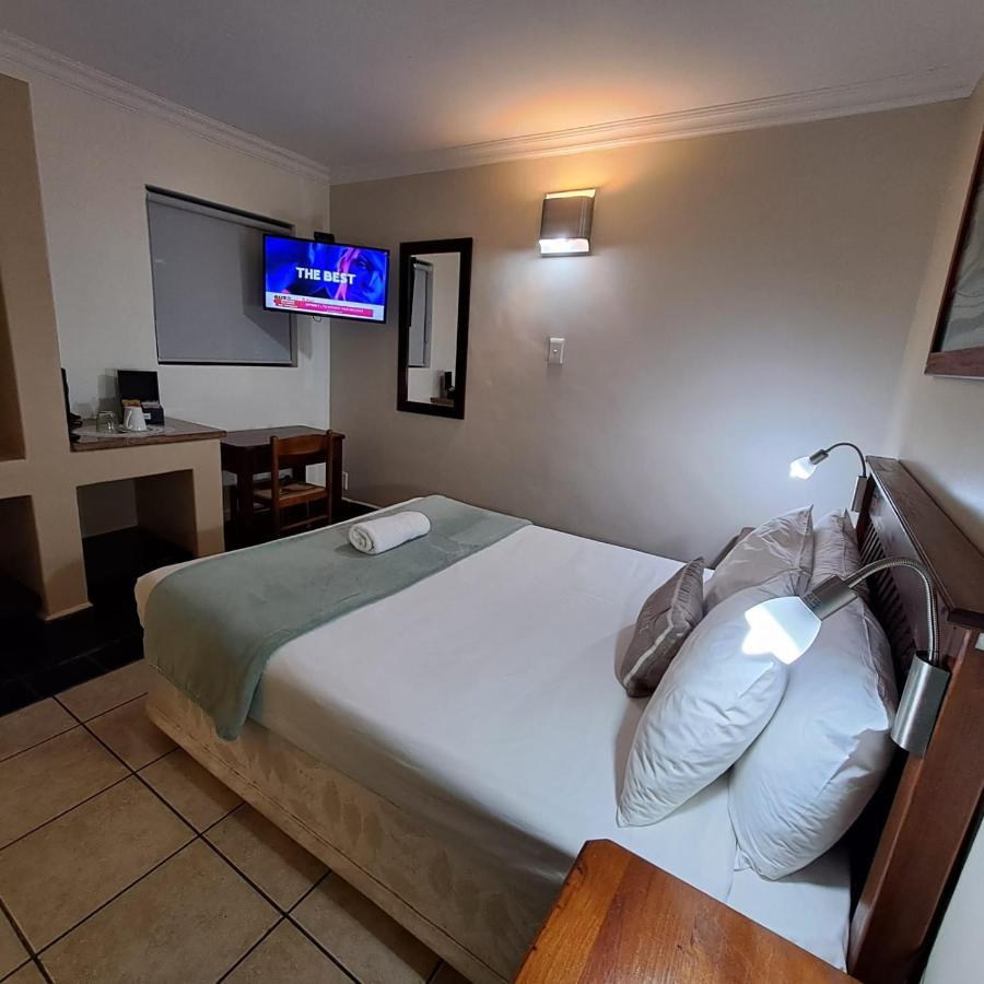 Green Door Guest House Мозел Бей Екстериор снимка
