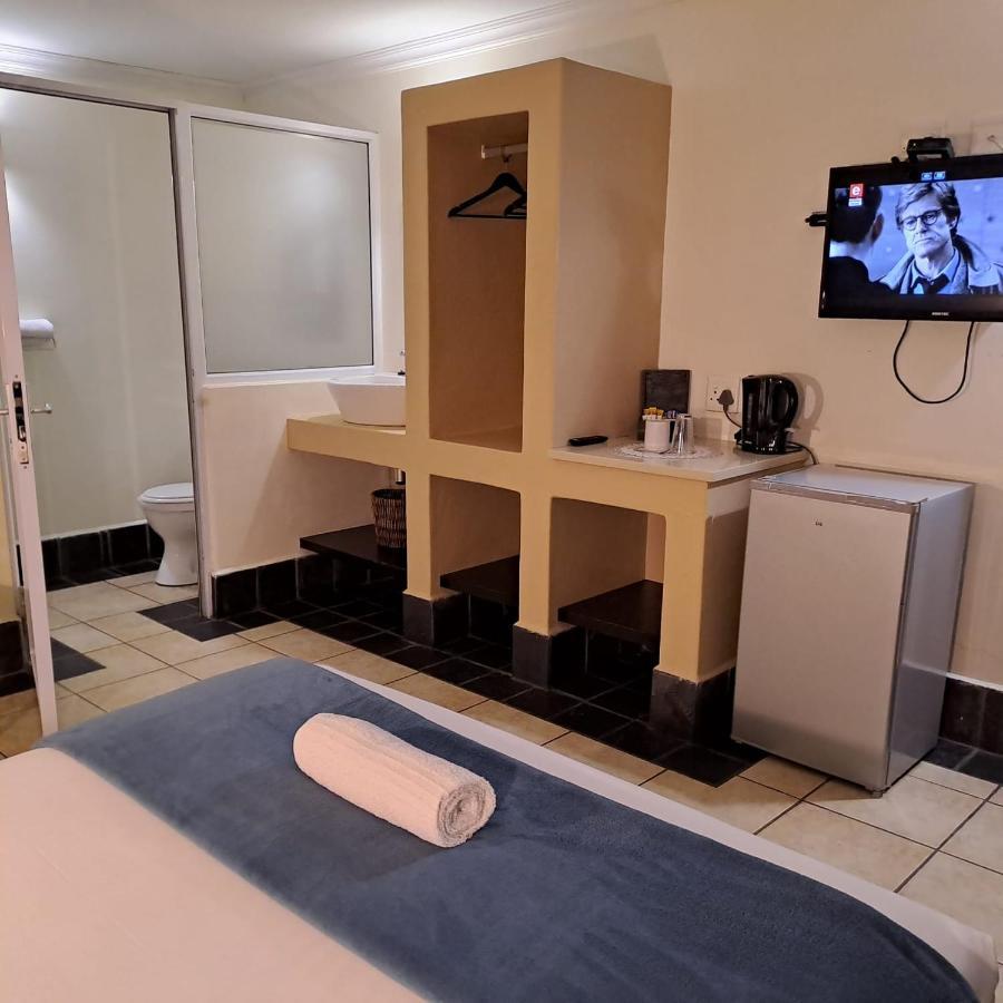 Green Door Guest House Мозел Бей Екстериор снимка