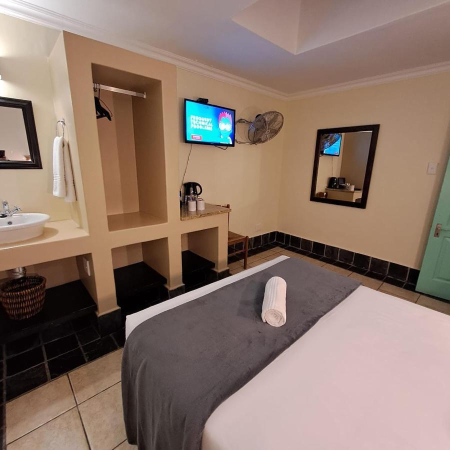 Green Door Guest House Мозел Бей Екстериор снимка