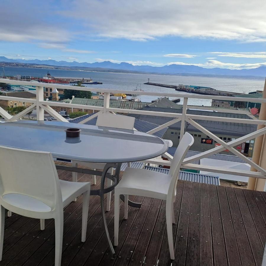 Green Door Guest House Мозел Бей Екстериор снимка