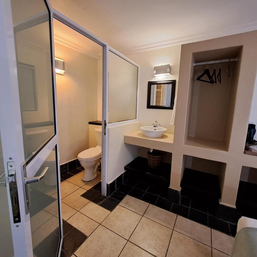 Green Door Guest House Мозел Бей Екстериор снимка