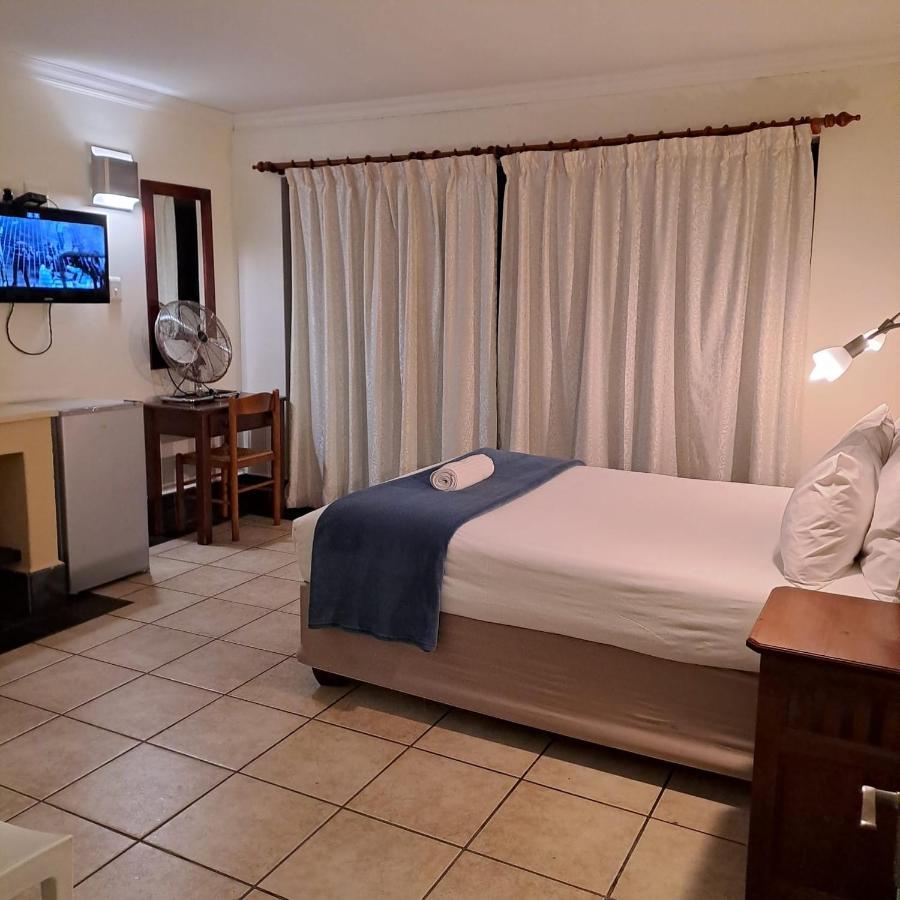 Green Door Guest House Мозел Бей Екстериор снимка