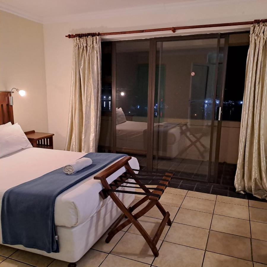 Green Door Guest House Мозел Бей Екстериор снимка