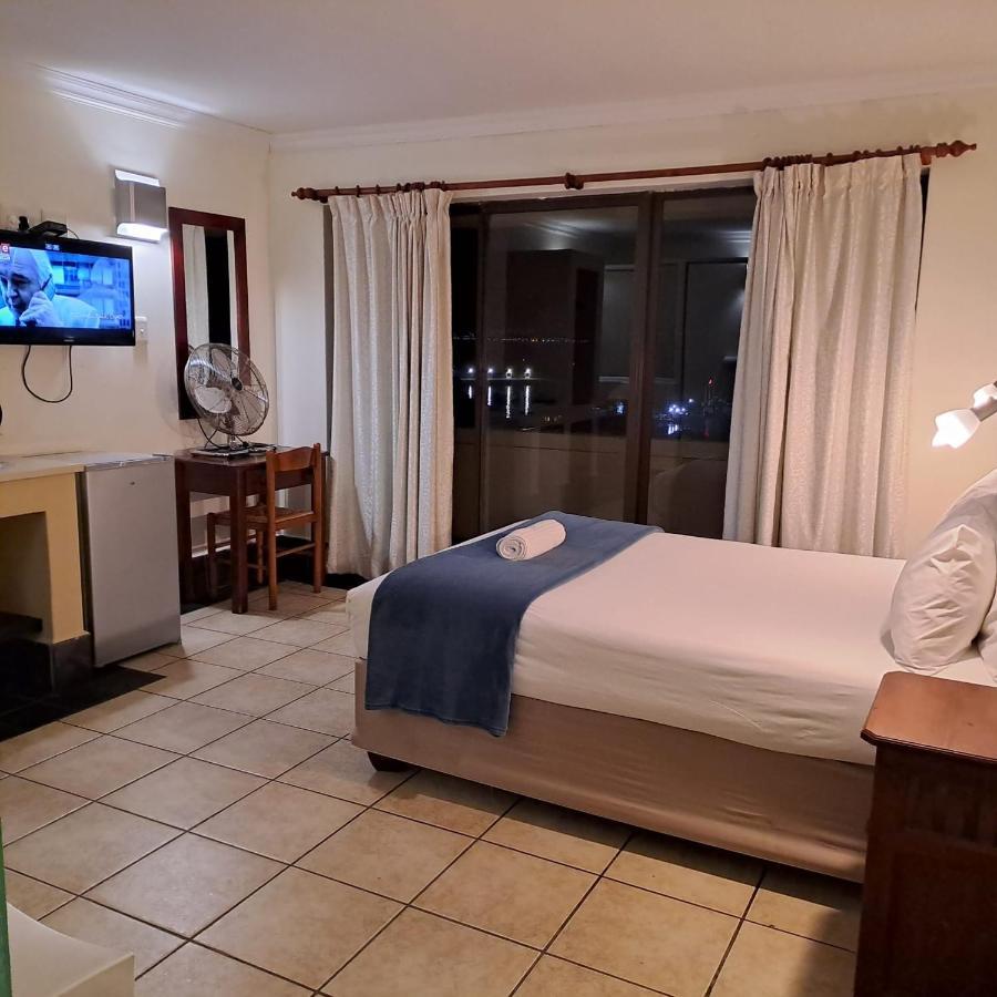Green Door Guest House Мозел Бей Екстериор снимка
