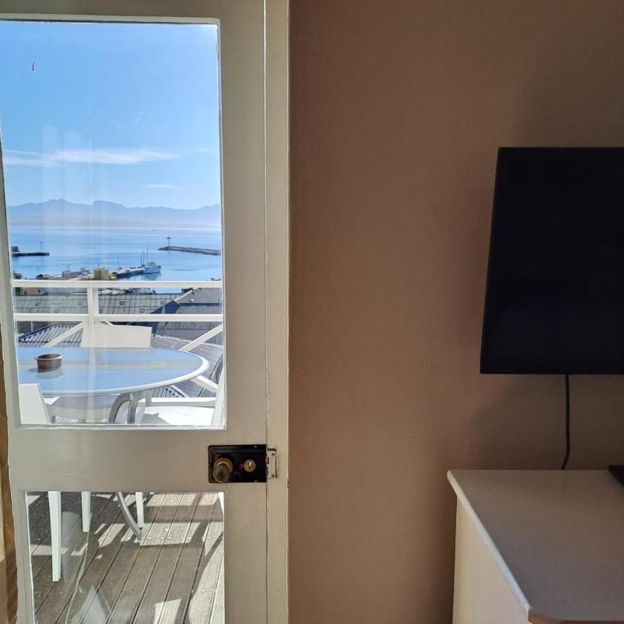 Green Door Guest House Мозел Бей Екстериор снимка